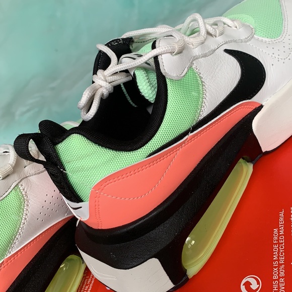 NIKE WMNS AIR MAX VERONA - Picture 14 of 16